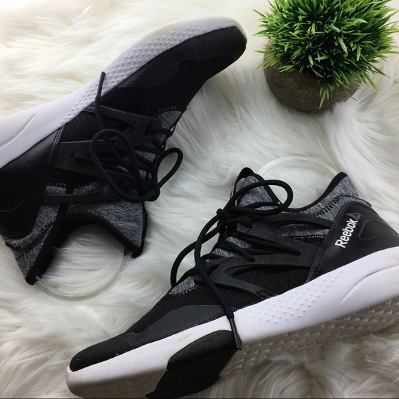 Reebok Shoes - Reebok Hayasu Sneaker hightop black trainer V72448